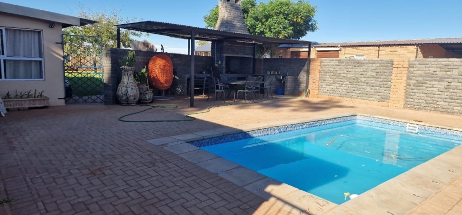 10 Bedroom Property for Sale in Olifantshoek Northern Cape